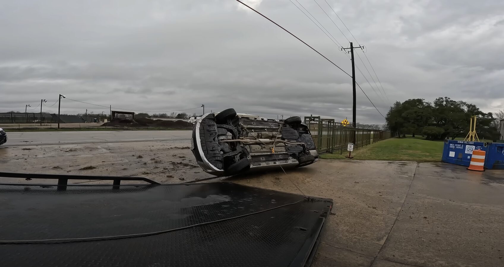 Emergency vehicle recovery after accident - Professional towing response